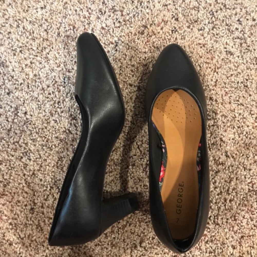Heels - Picture 2 of 3